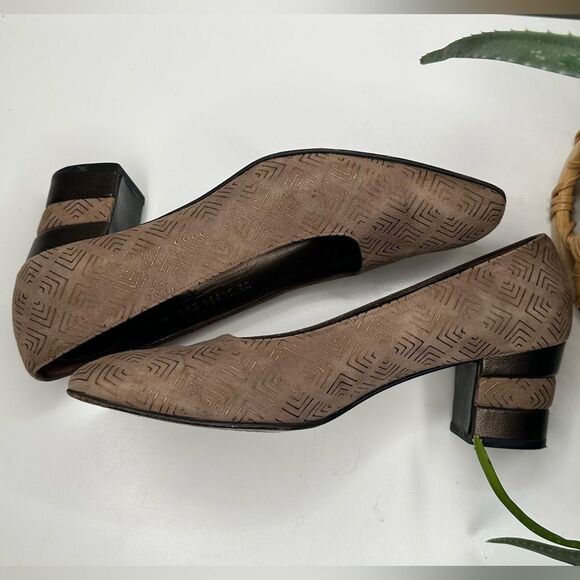Vtg Salvatore Ferragamo Block Heel Pumps Geometric Embossed Suede Italy Made 9 - Picture 7 of 11